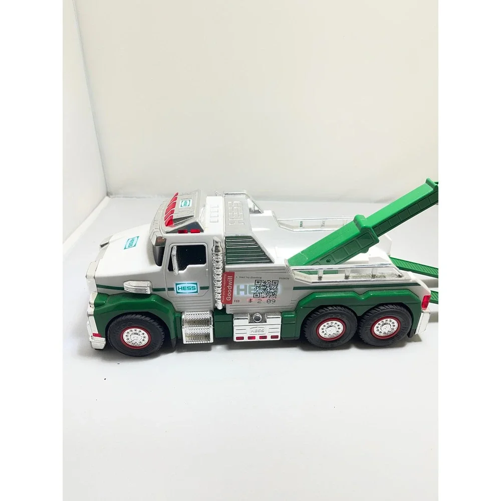 Hess Tow Truck Kids White‎ Green Plastic Classic 2019 Working Lights Collectible